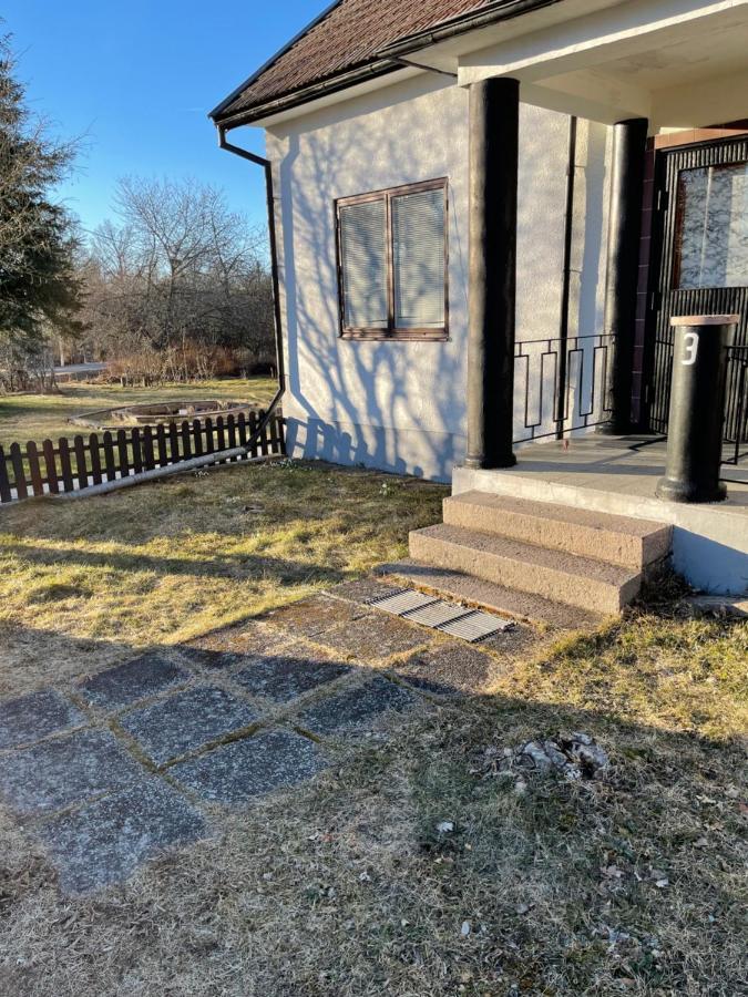 Ferienwohnung Vackert Hus I Froeseke Naermare Naturen Exterior foto