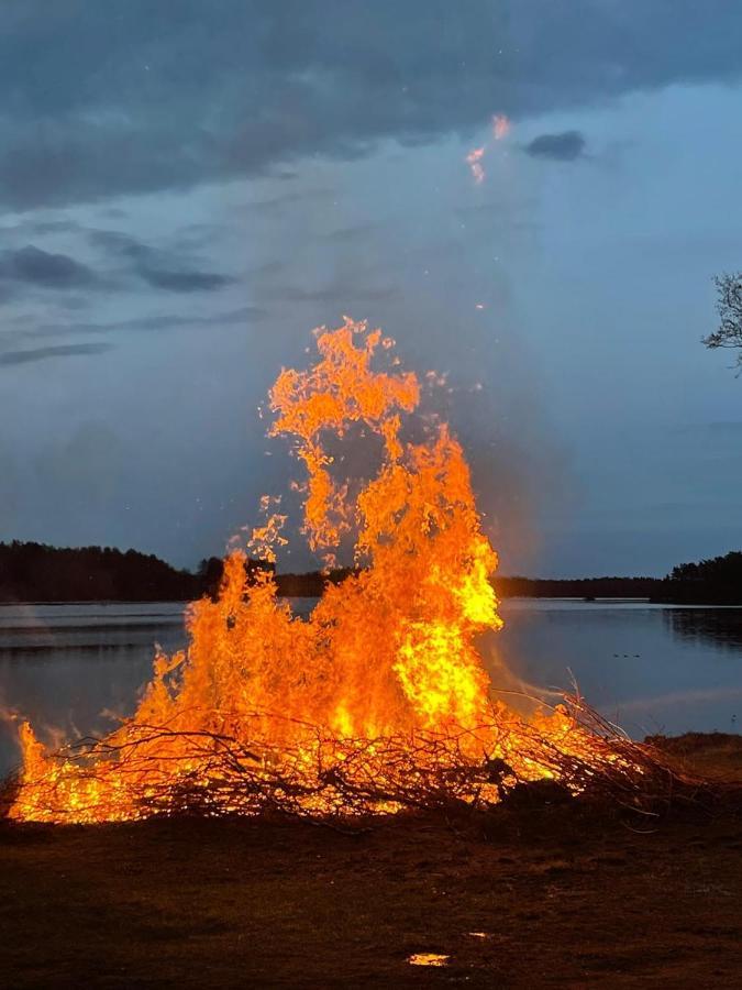 Ferienwohnung Vackert Hus I Froeseke Naermare Naturen Exterior foto